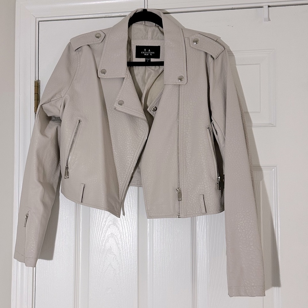 Cropped leather jacket